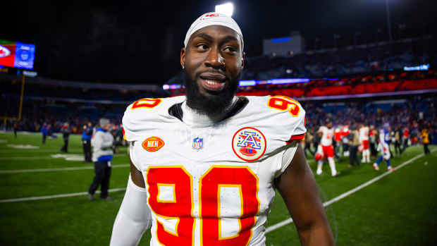 Kansas City Chiefs defensive end Charles Omenihu